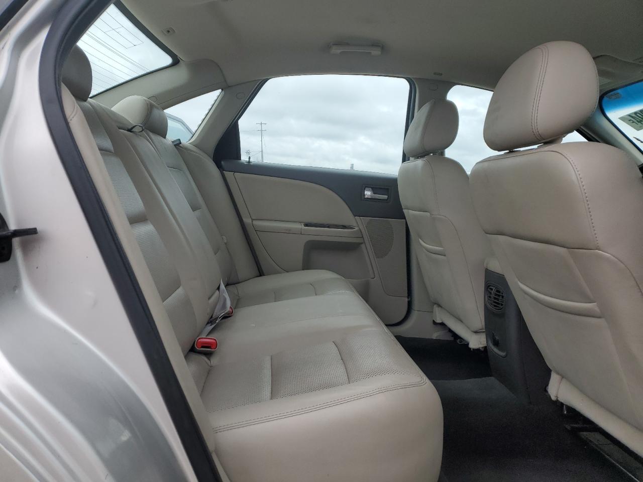 2008 Ford Taurus - Image 10