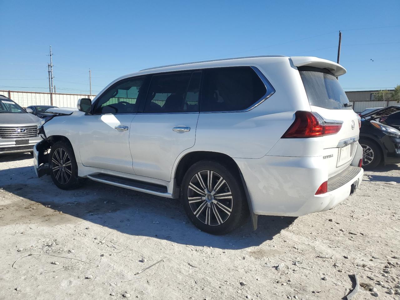 VIN JTJHY7AXXJ4281909 2018 LEXUS LX570 no.2