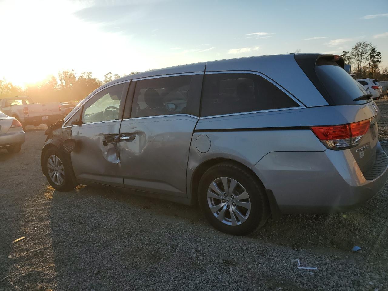 2016 Honda Odyssey - Image 2