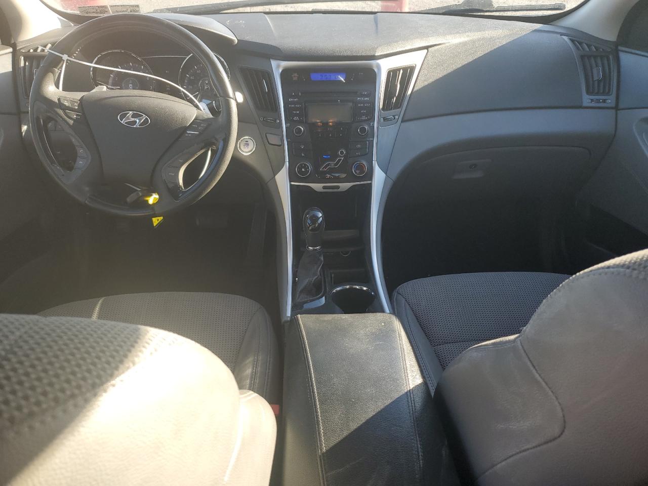 2013 Hyundai Sonata - Image 8