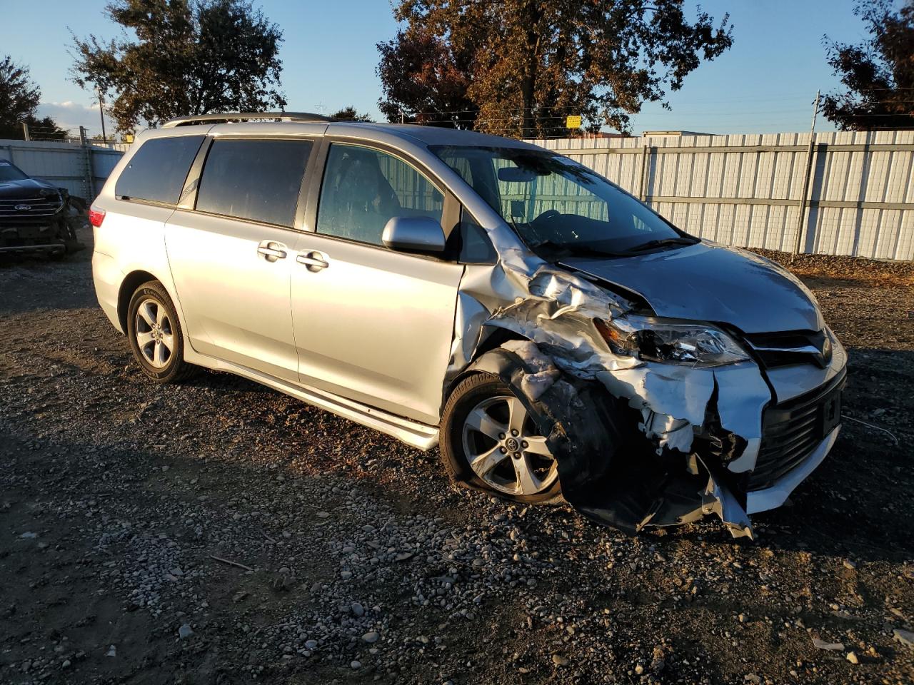 2020 Toyota Sienna - Image 4