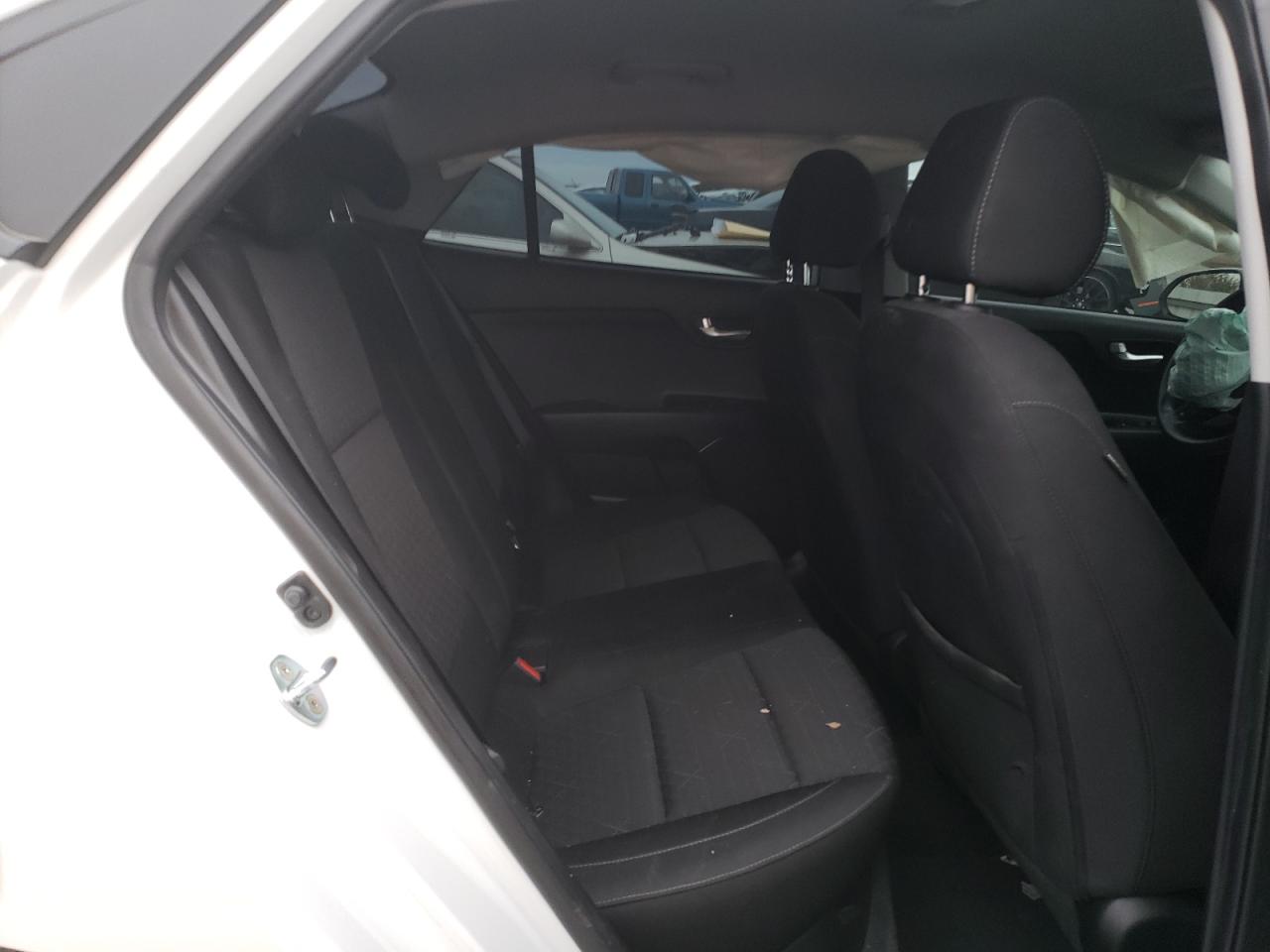 2022 Kia Rio - Image 10