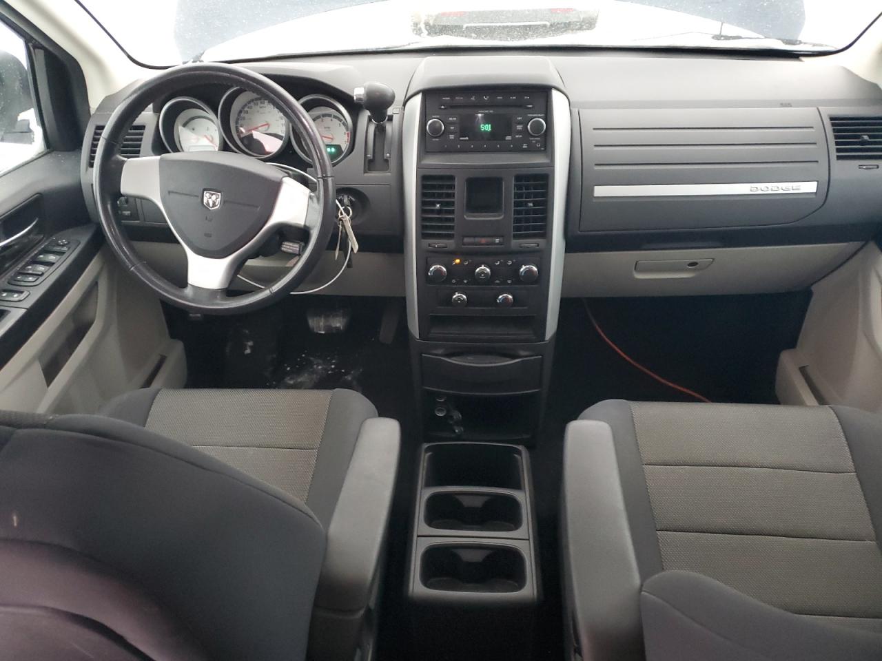2009 Dodge Caravan - Image 8
