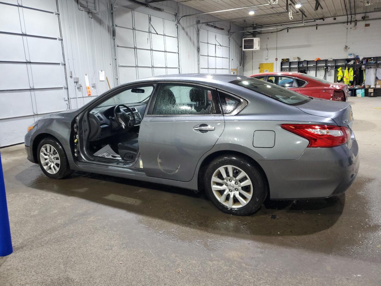 2016 Nissan Altima - Image 2