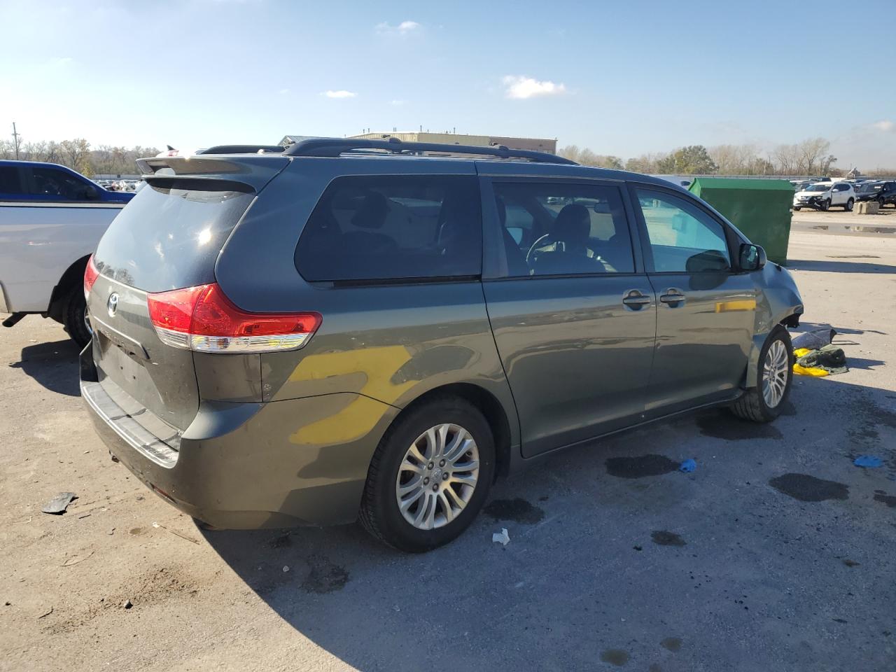2011 Toyota Sienna - Image 3