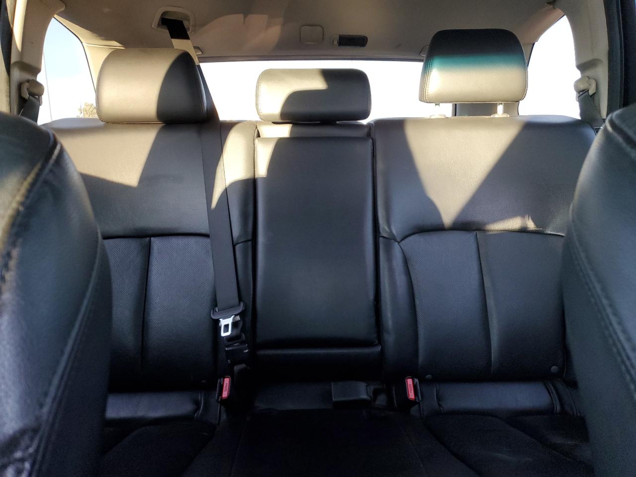 2011 Subaru Outback - Image 10