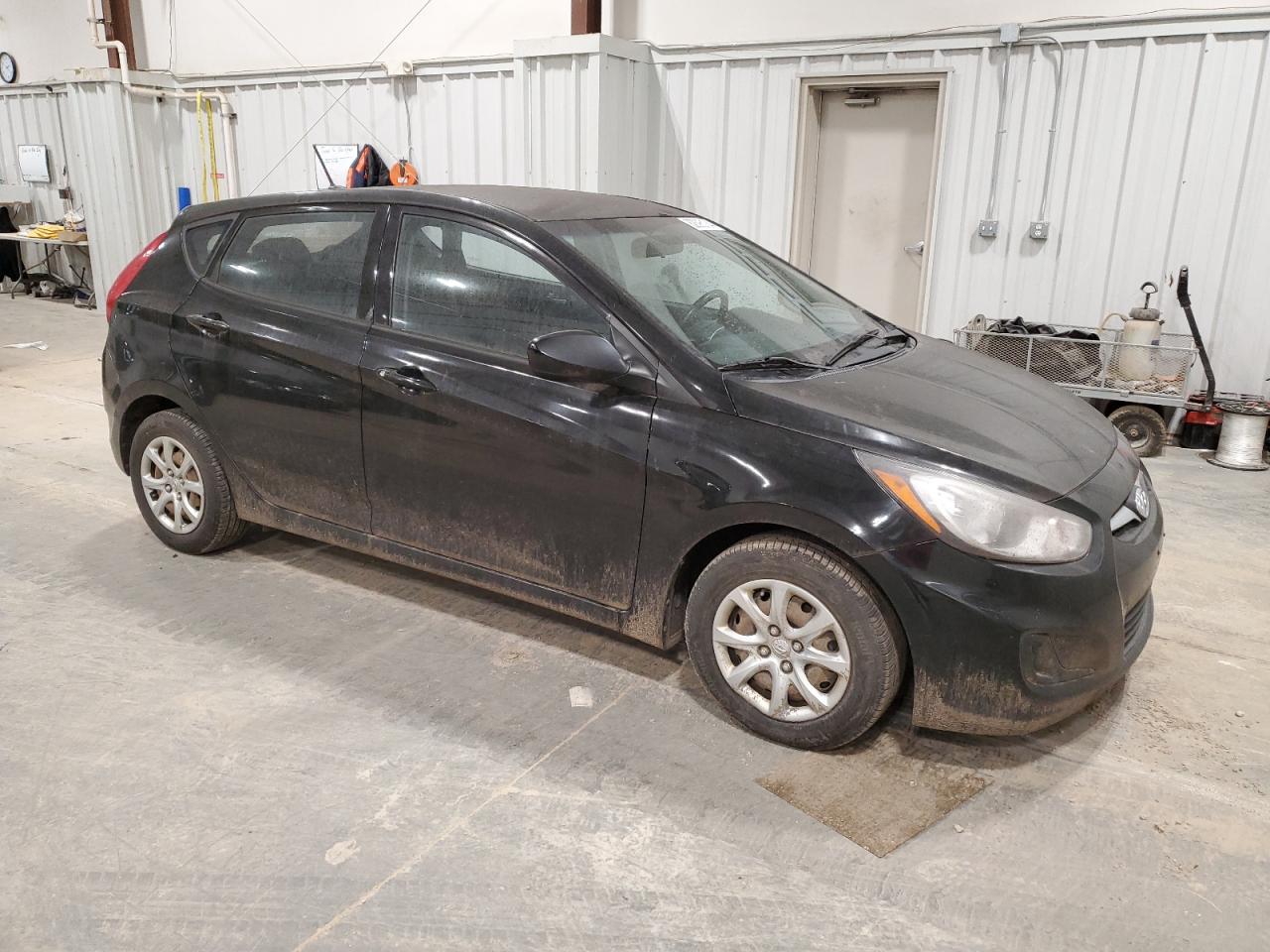 VIN KMHCT5AE4DU136721 2013 HYUNDAI ACCENT no.4