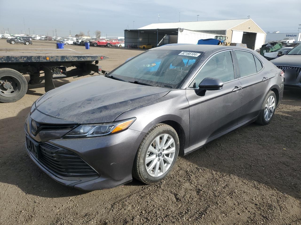 VIN 4T1B11HK0JU154358 2018 TOYOTA CAMRY no.1