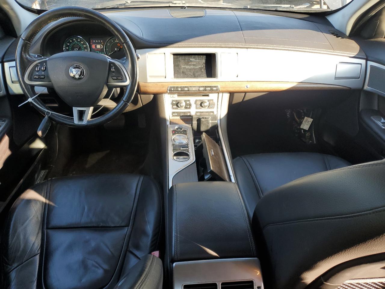 2014 Jaguar XF - Image 8