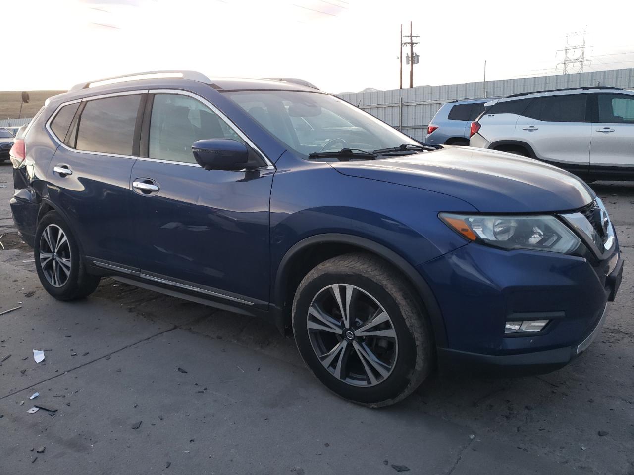 2017 Nissan Rogue - Image 4