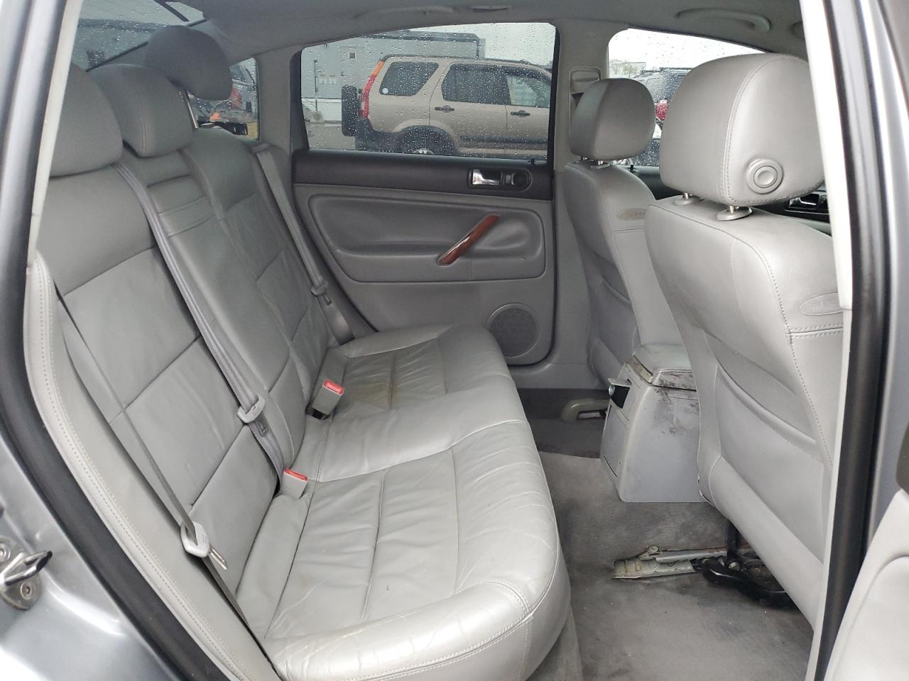 2003 Volkswagen Passat - Image 11