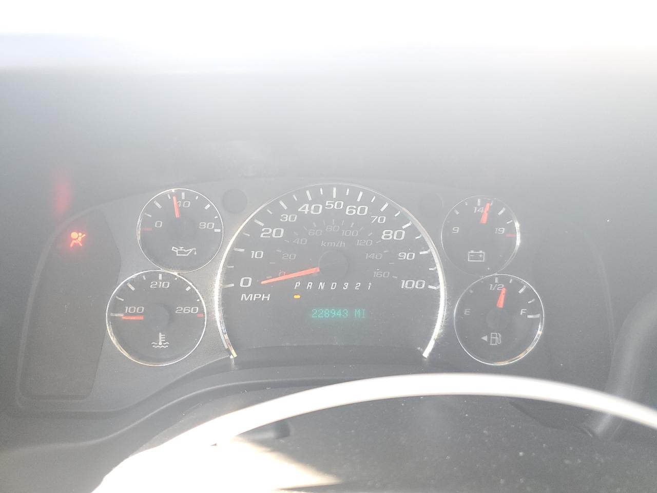 2009 Chevrolet Express - Image 9