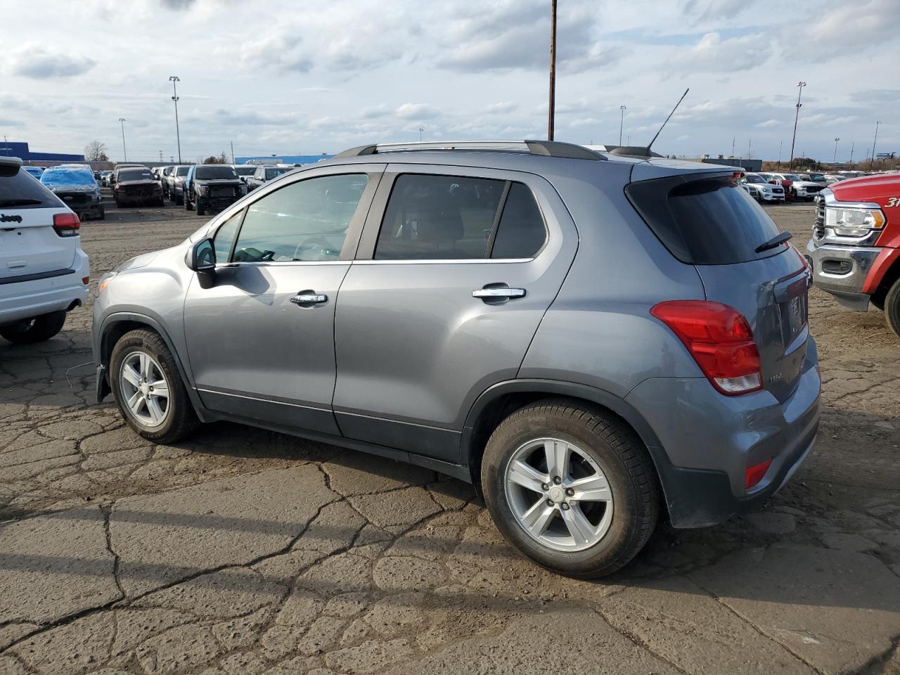 2020 Chevrolet Trax - Image 2