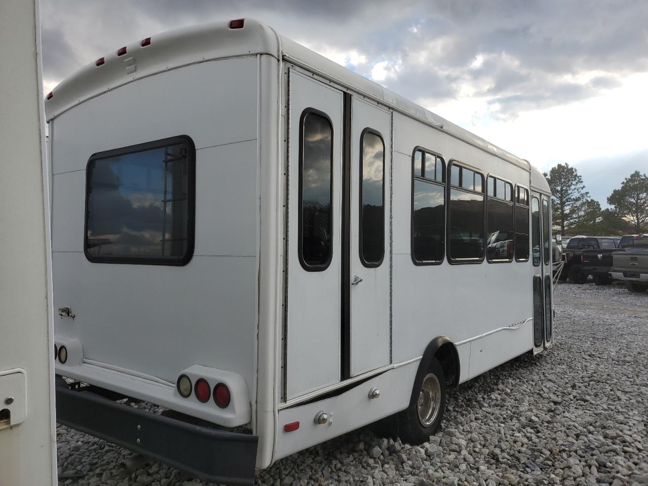 2000 Chevrolet Express - Image 3