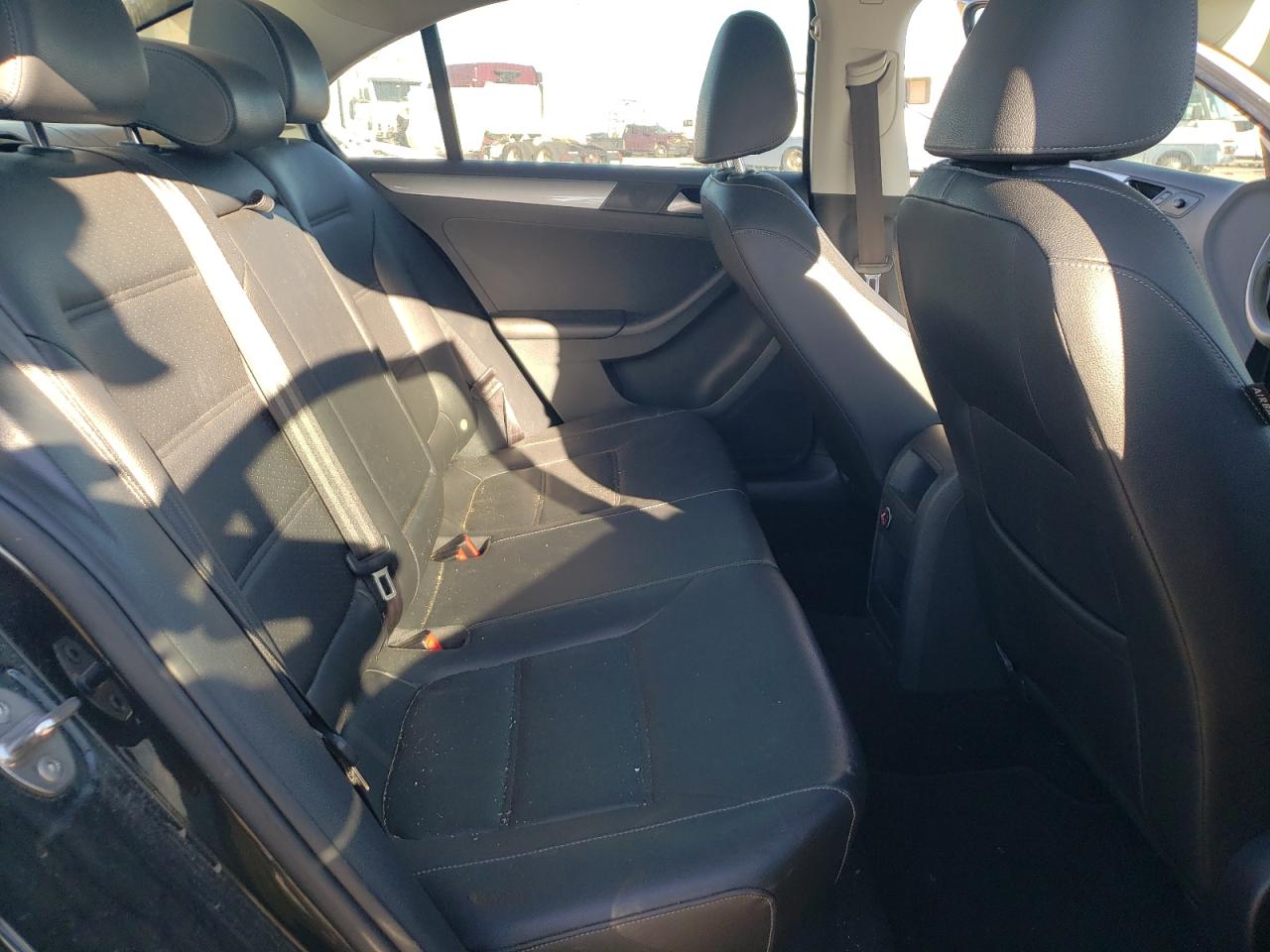 2018 Volkswagen Jetta - Image 10
