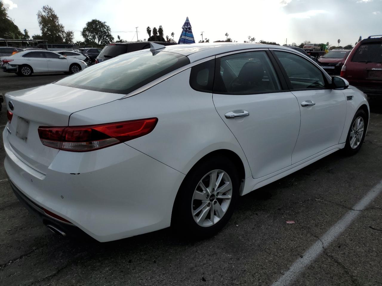 VIN 5XXGT4L34JG239893 2018 KIA OPTIMA no.3