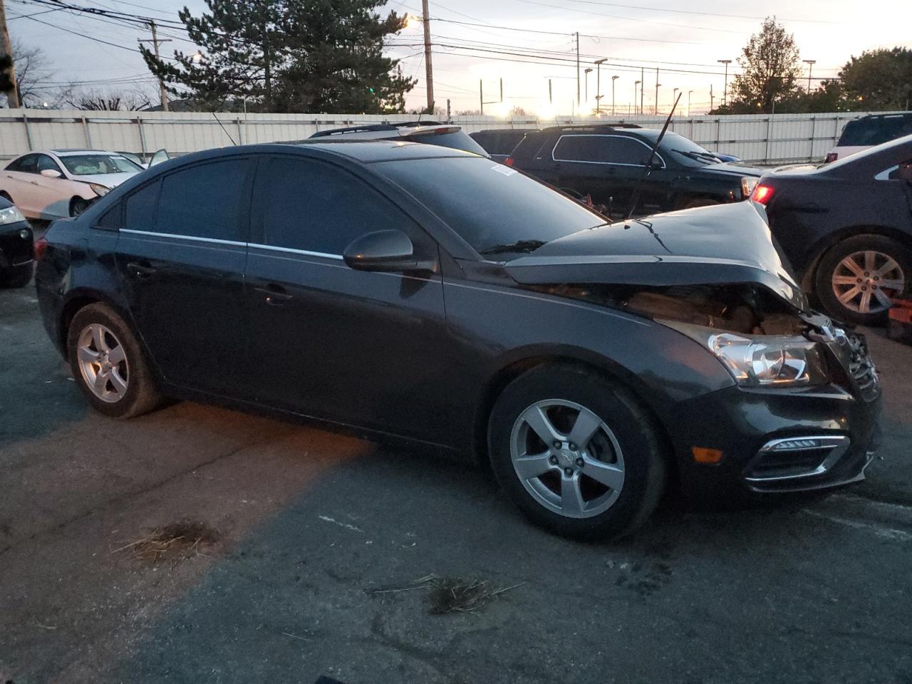 VIN 1G1PC5SBXF7190464 2015 CHEVROLET CRUZE no.4