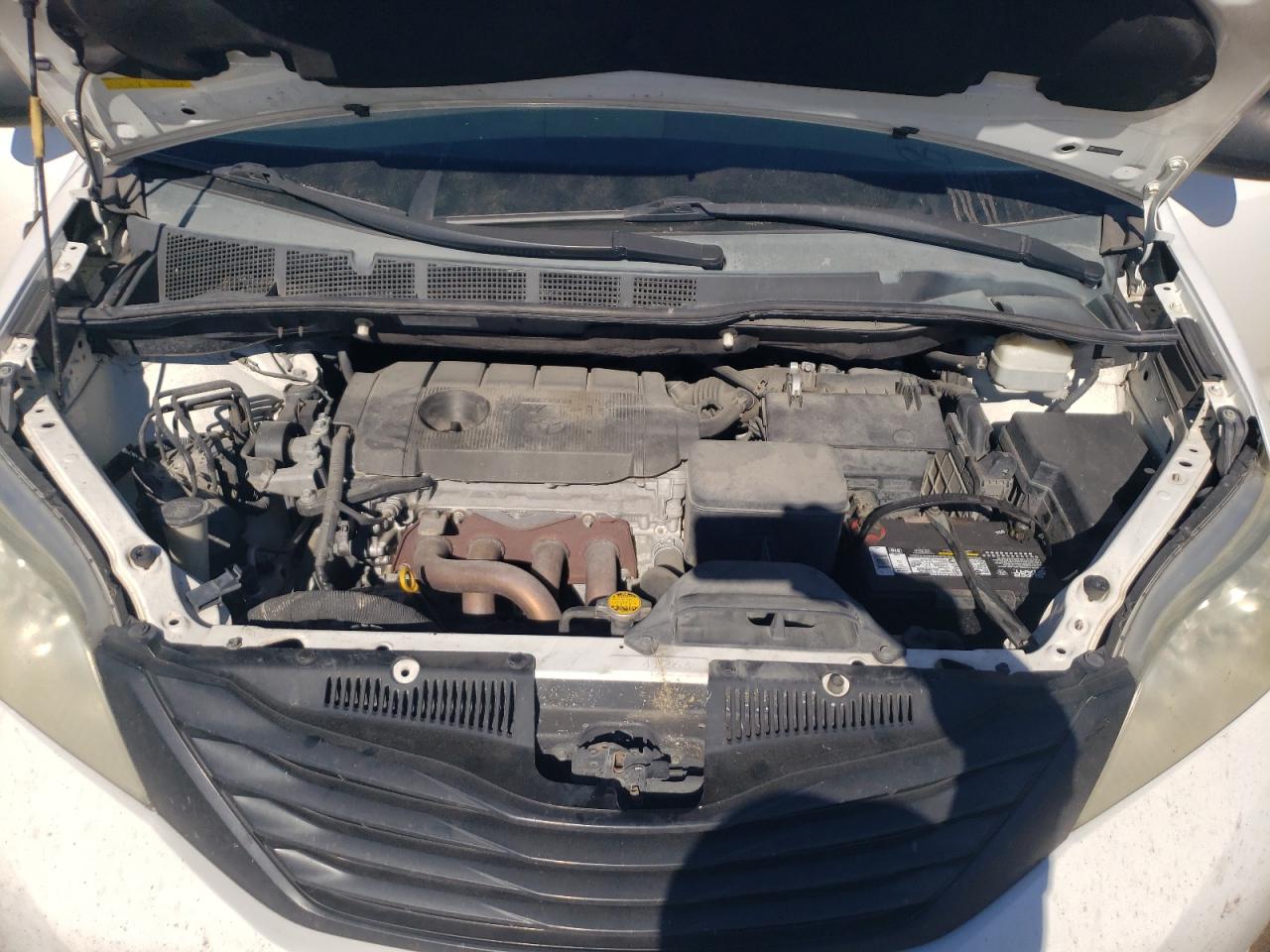 2011 Toyota Sienna - Image 12