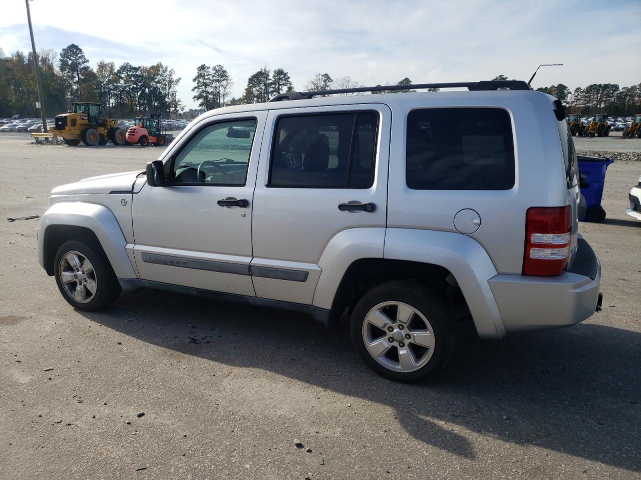 2011 Jeep Liberty (North America) - Image 2