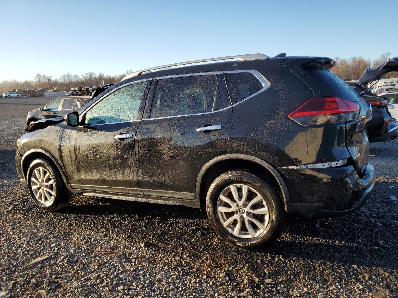 2018 Nissan Rogue - Image 2