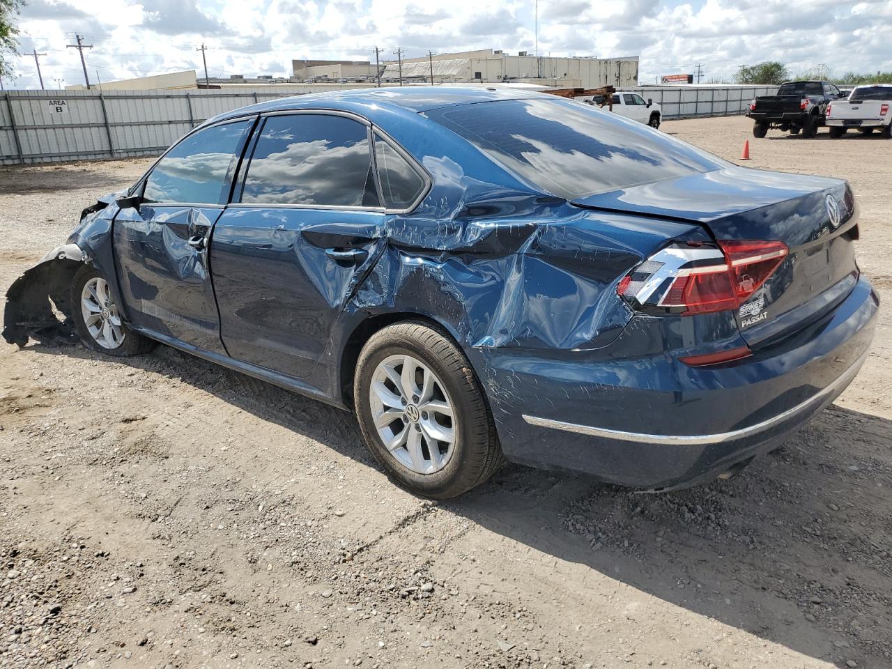 VIN 1VWAA7A38JC043839 2018 VOLKSWAGEN PASSAT no.2