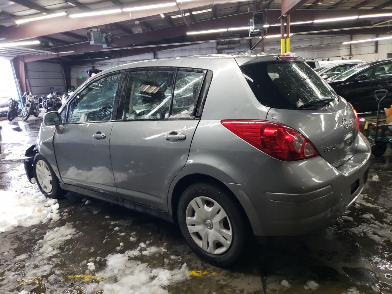 2011 Nissan Versa - Image 2