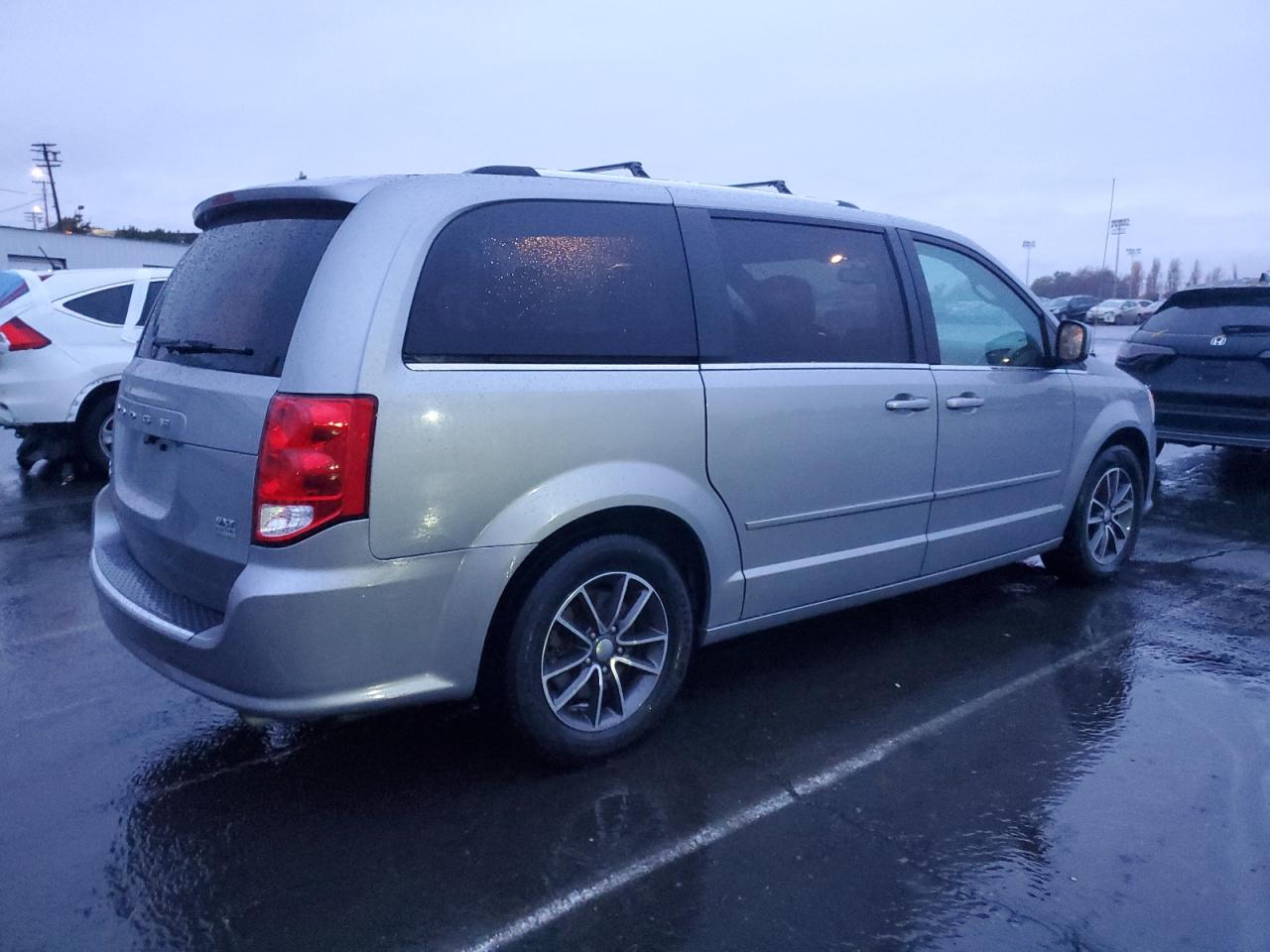 VIN 2C4RDGCG0HR603920 2017 DODGE CARAVAN no.3