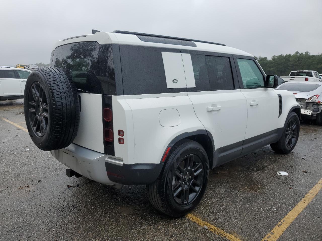 2024 Land Rover Defender - Image 3