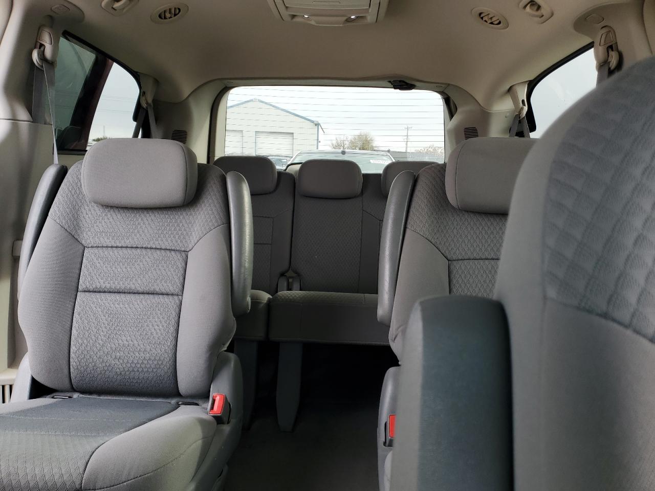 2010 Dodge Caravan - Image 10