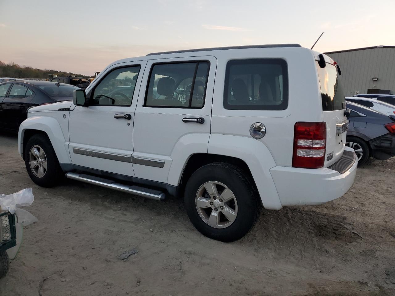 2012 Jeep Liberty (North America) - Image 2