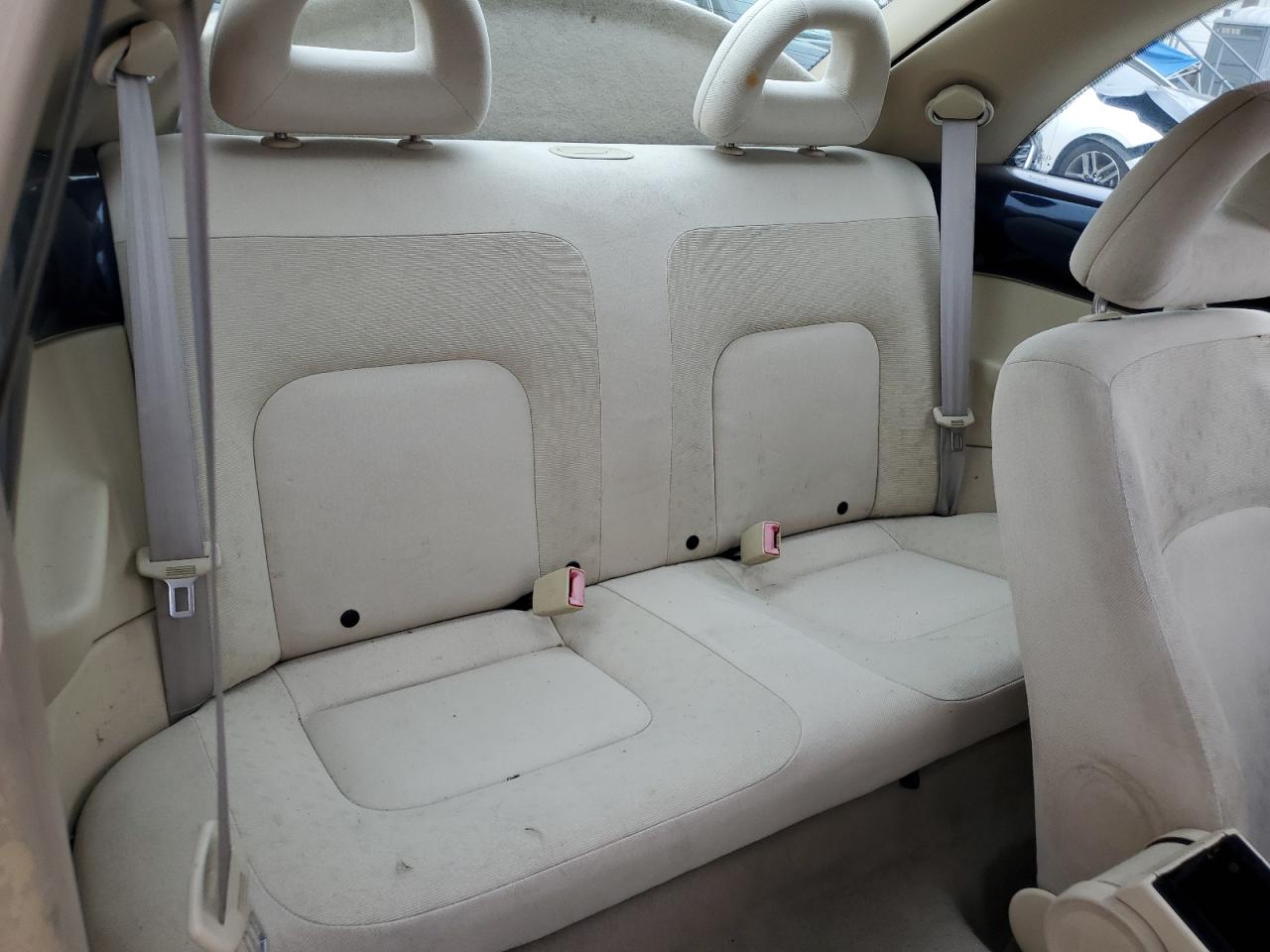 2002 Volkswagen Beetle - Image 10