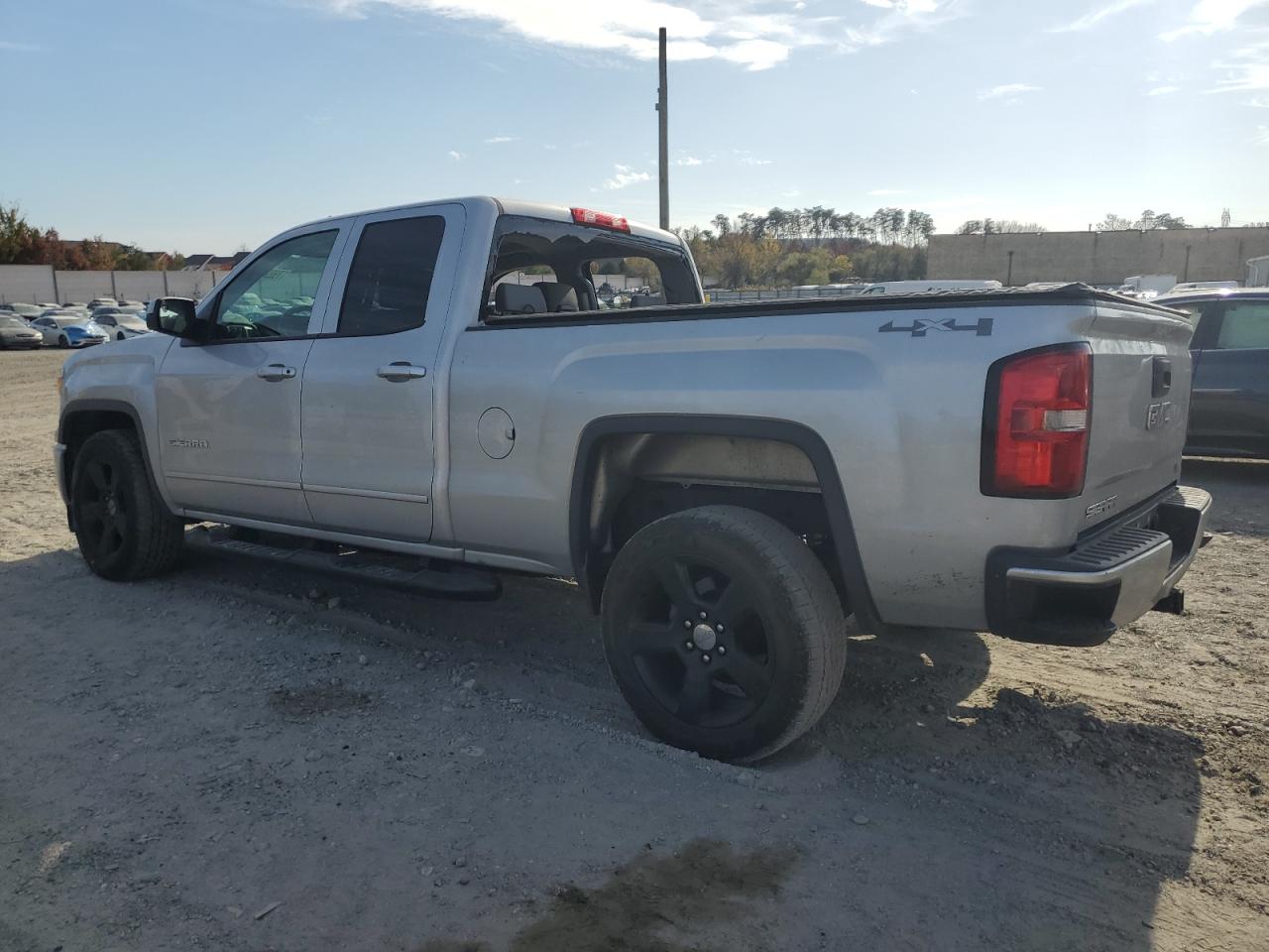 2015 GMC Sierra - Image 2