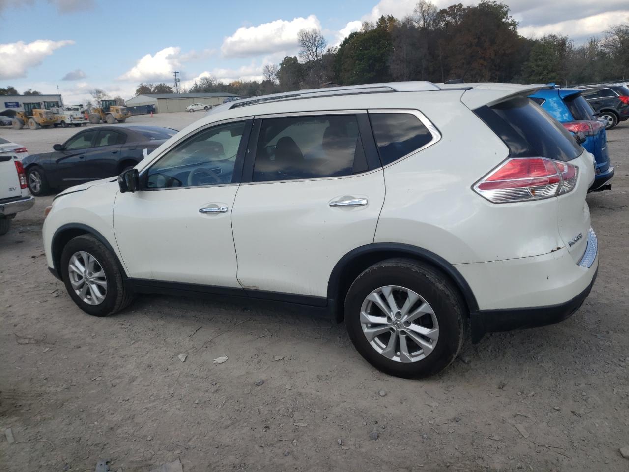 2015 Nissan Rogue - Image 2