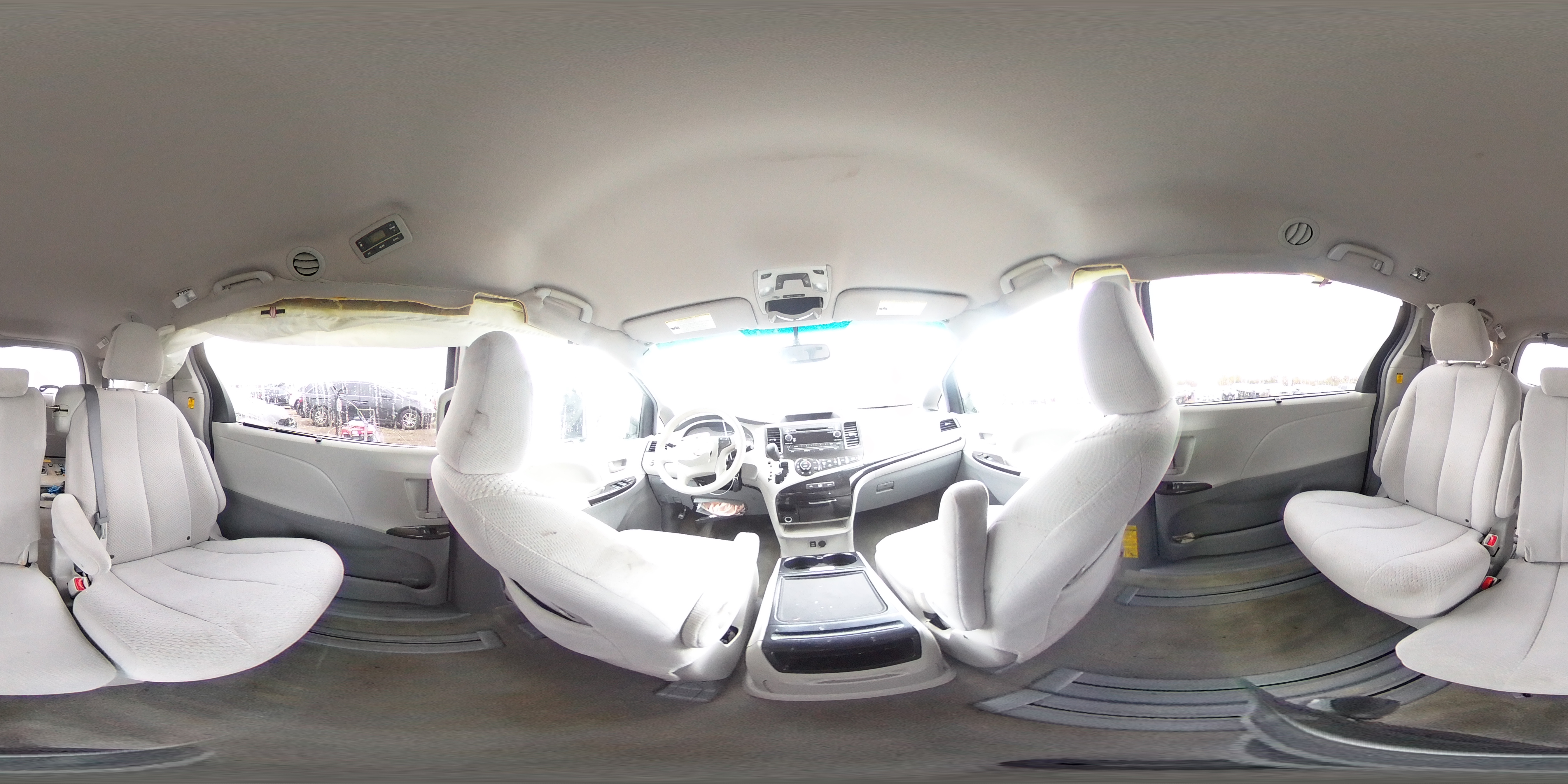2013 Toyota Sienna - Image 16
