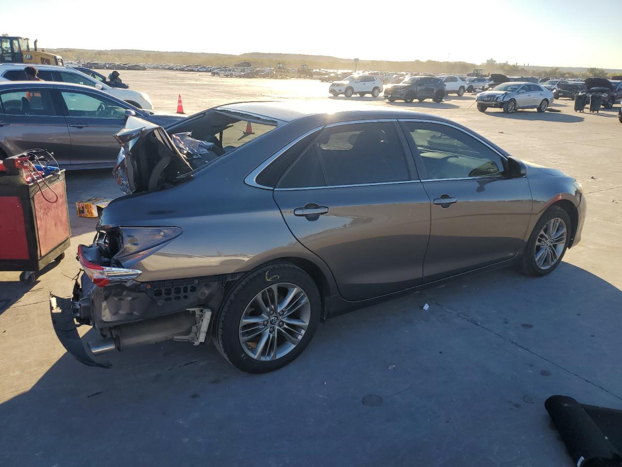 VIN 4T1BF1FK6GU175583 2016 TOYOTA CAMRY no.3