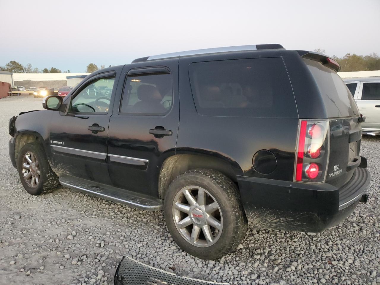 2008 GMC Yukon - Image 2