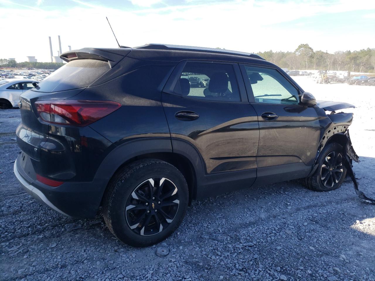 2022 Chevrolet TrailBlazer - Image 3