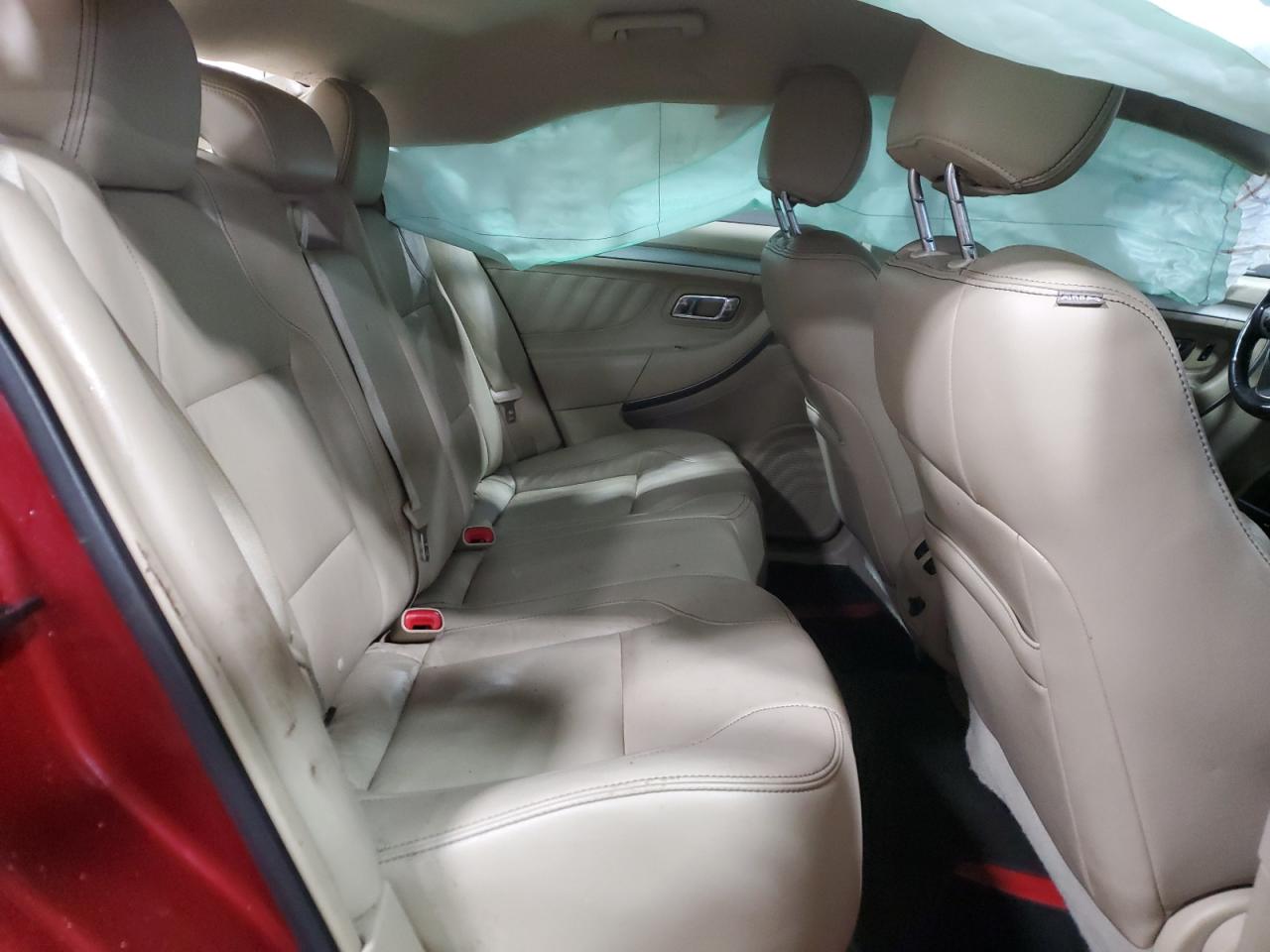 2015 Ford Taurus - Image 11