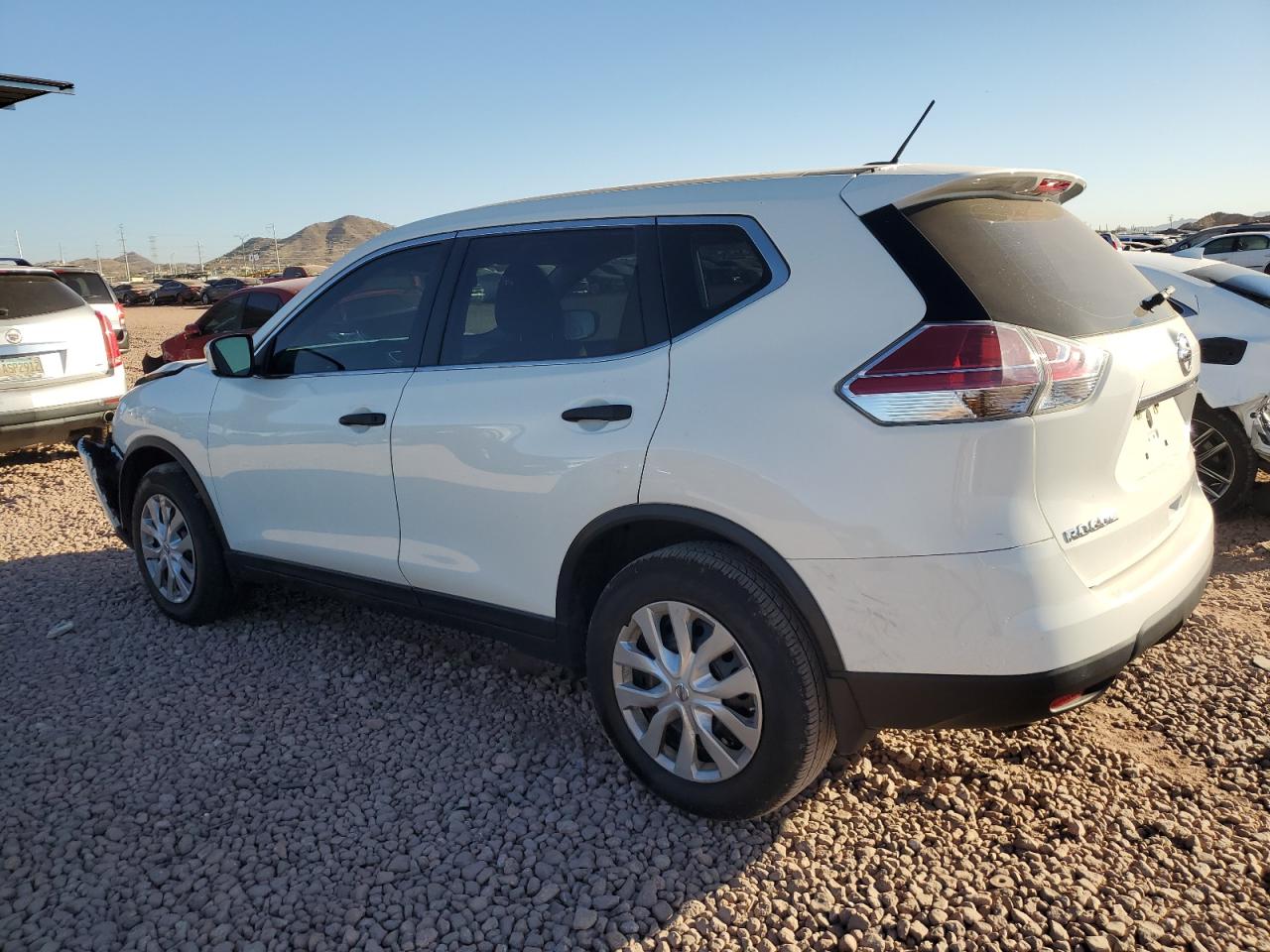 2016 Nissan Rogue - Image 2