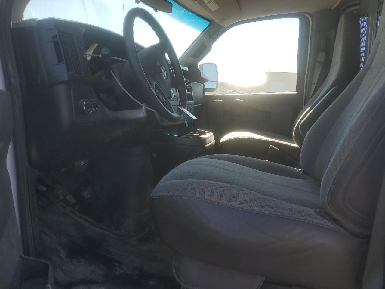 2017 GMC Savana - Image 7