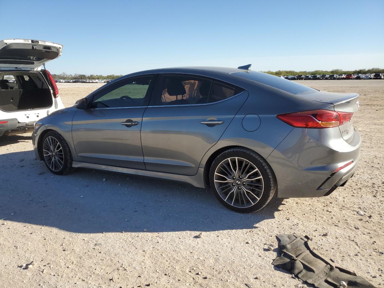2018 Hyundai Elantra - Image 2
