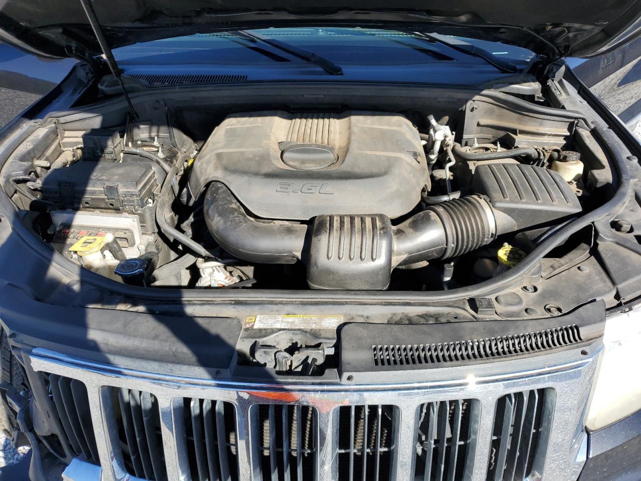 2011 Jeep Grand Cherokee - Image 14