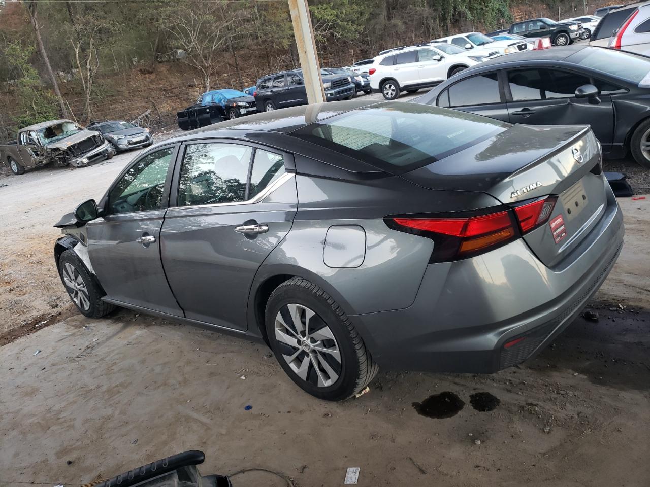 2021 Nissan Altima - Image 2