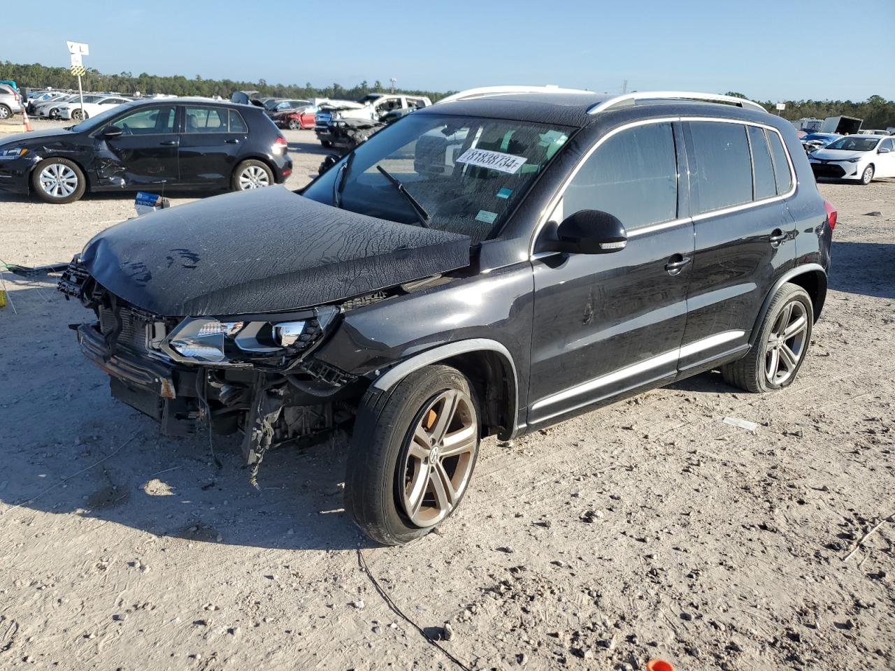 2017 Volkswagen Tiguan - Image 1