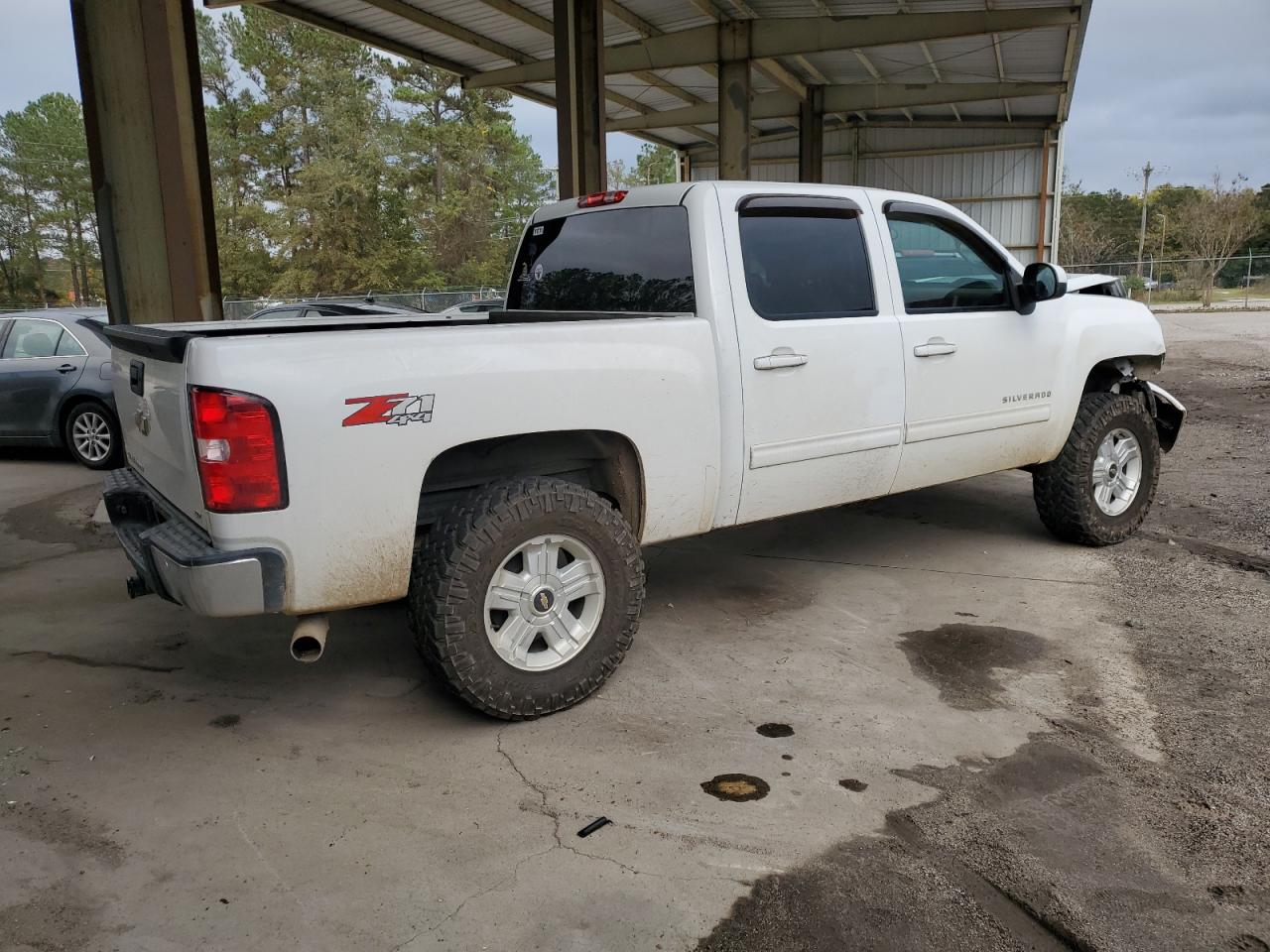 2011 Chevrolet Silverado - Image 3