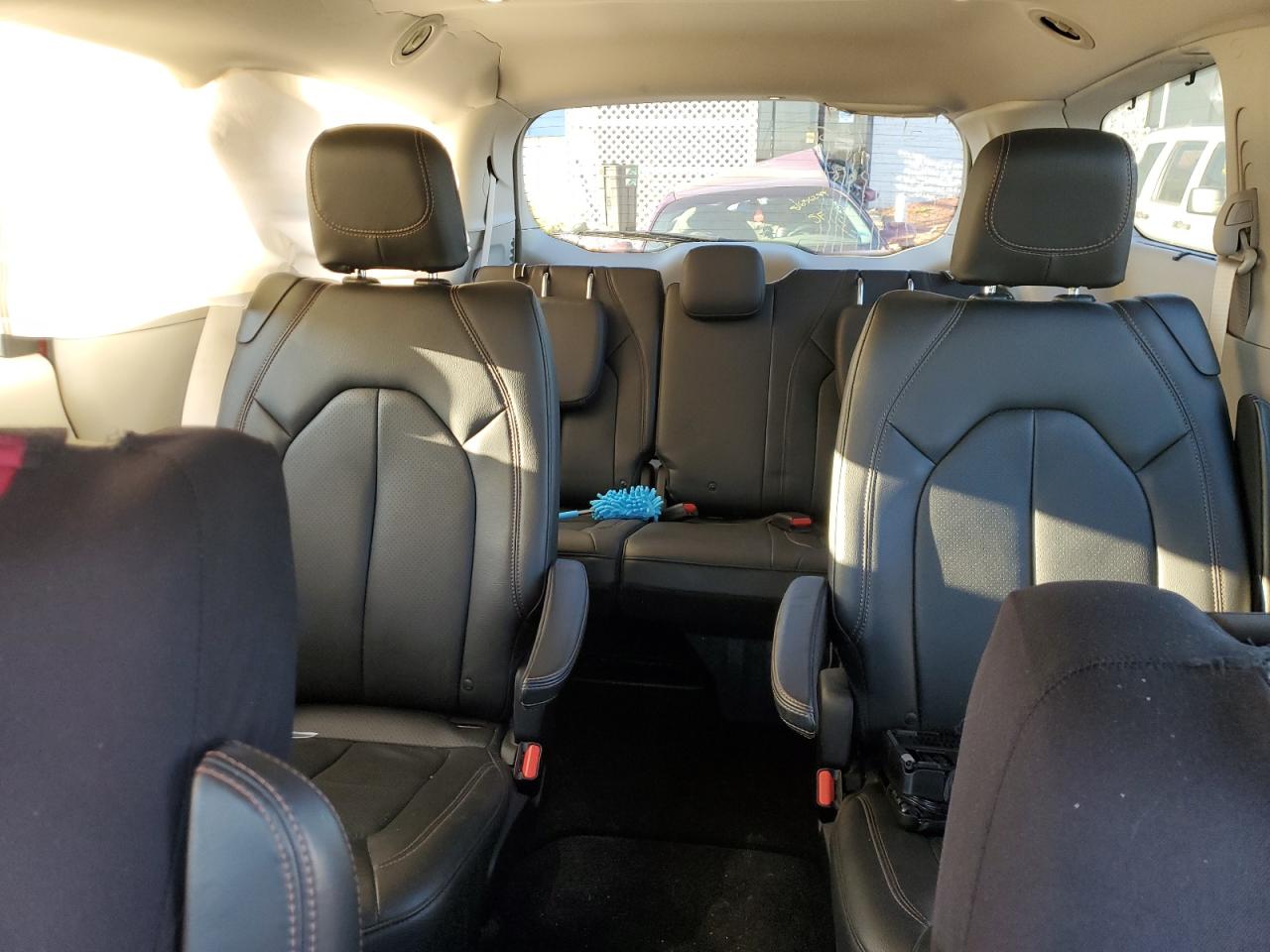 2018 Chrysler Pacifica - Image 10