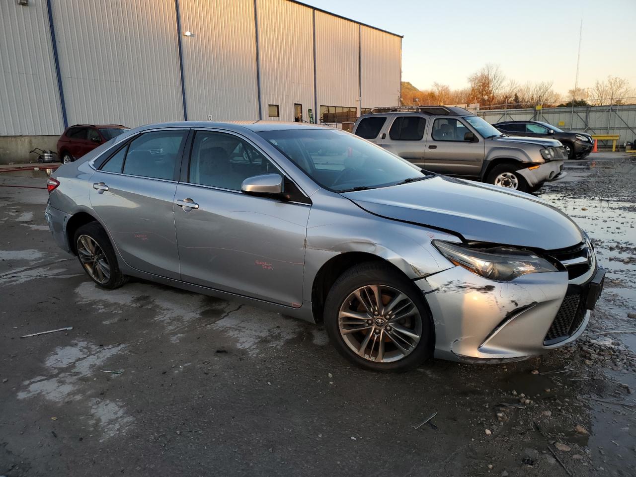 VIN 4T1BF1FK1HU402986 2017 TOYOTA CAMRY no.4