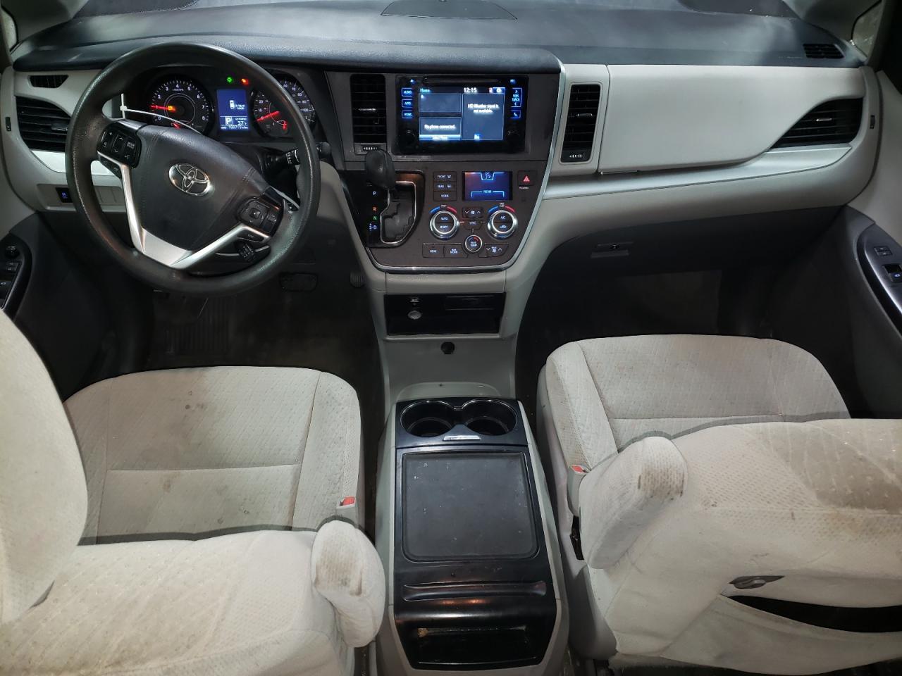 2016 Toyota Sienna - Image 8