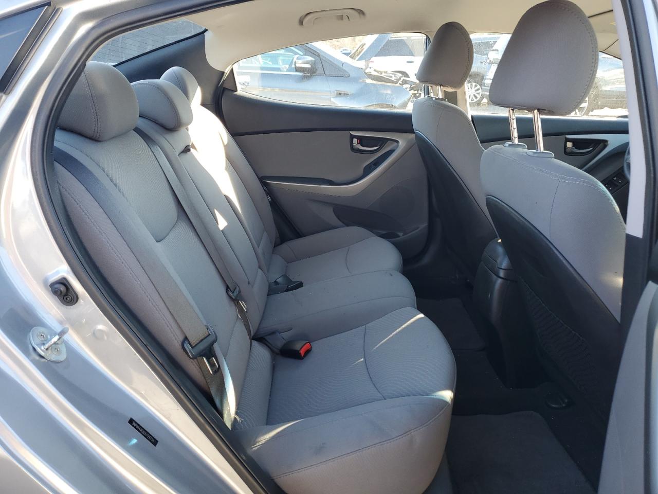 2016 Hyundai Elantra - Image 10