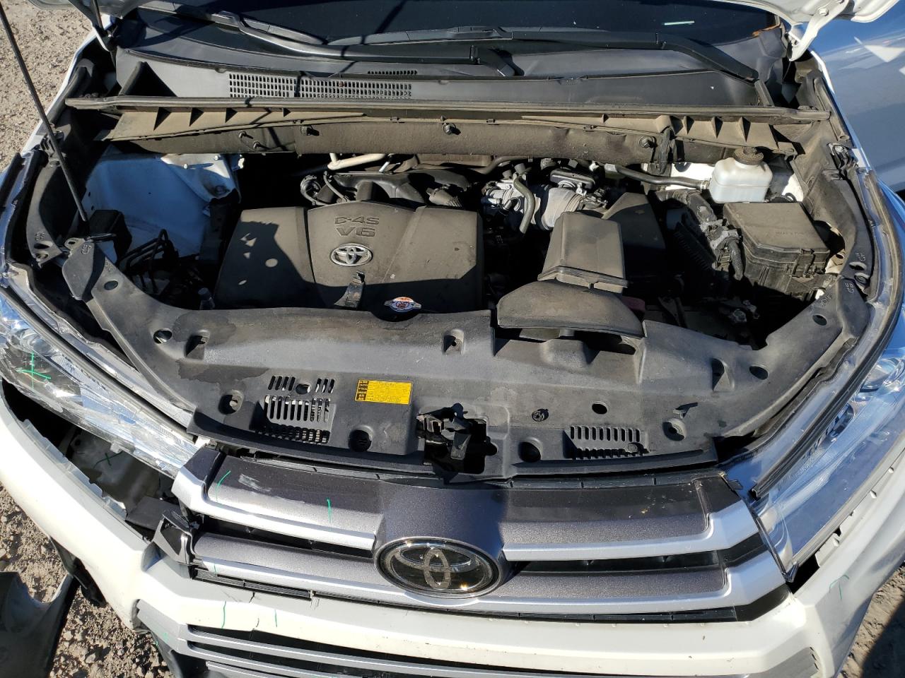 2019 Toyota Highlander - Image 13